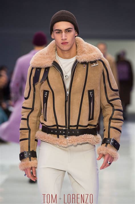 Versace Fall 2016 Menswear Collection 